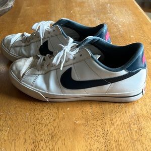 Vintage Nike leather shoes